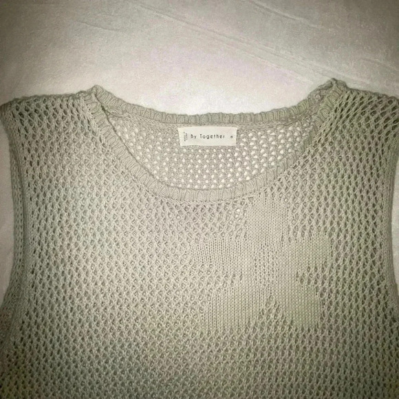 Womens By Together Flower Knit Sweater Vest - Picture 2 of 7